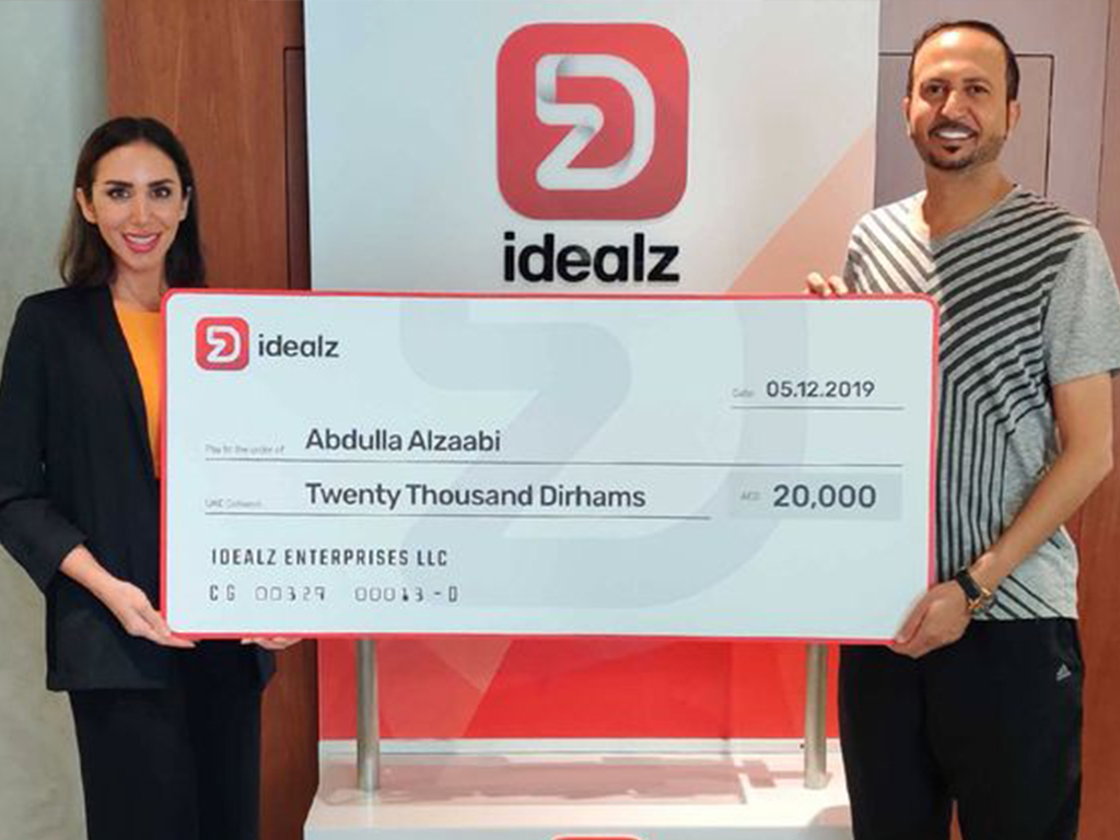 Idealz gift customer with 20,000 AED cheque